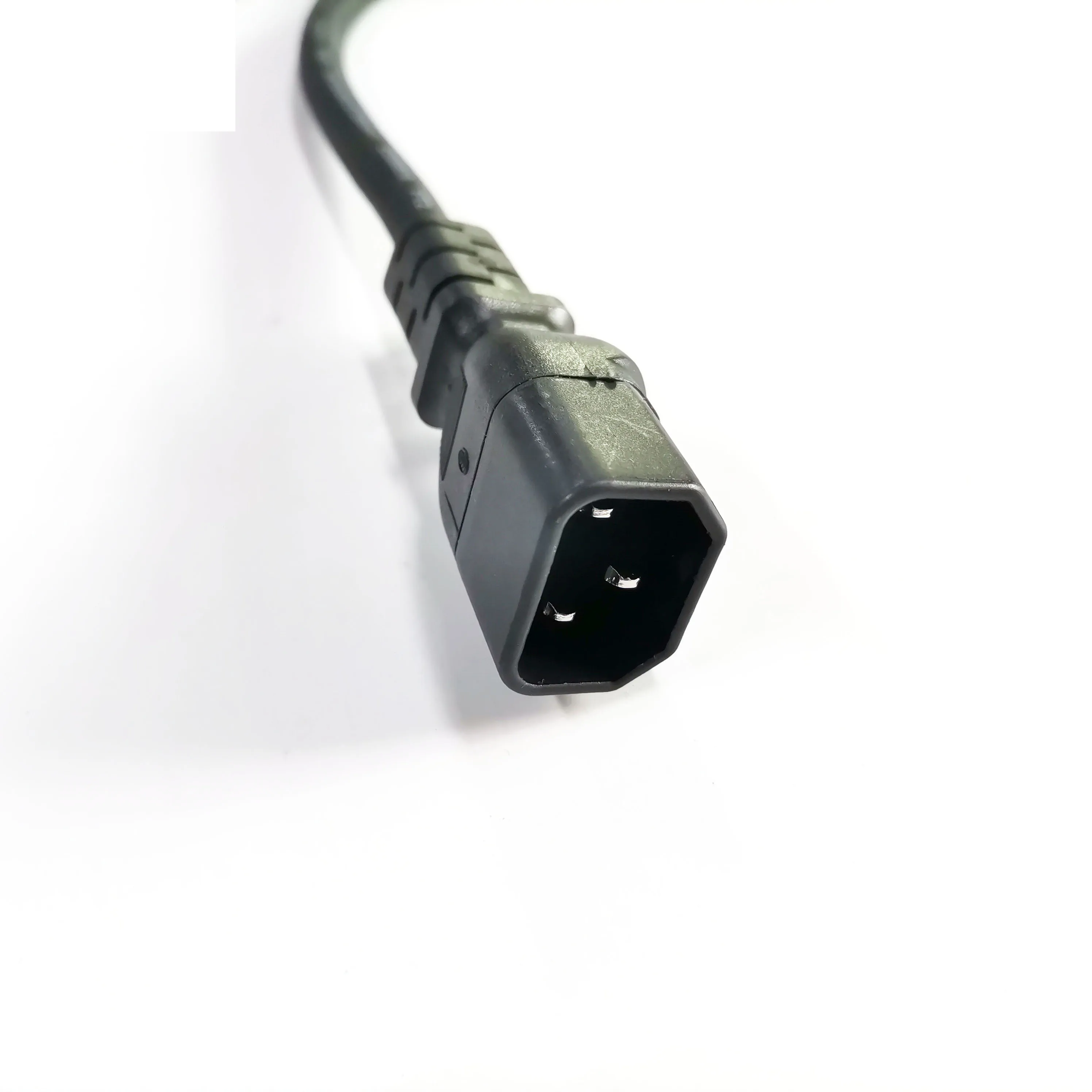 Черный удлинитель SJOW FT2 14AWG 1,8 м C14 к C19