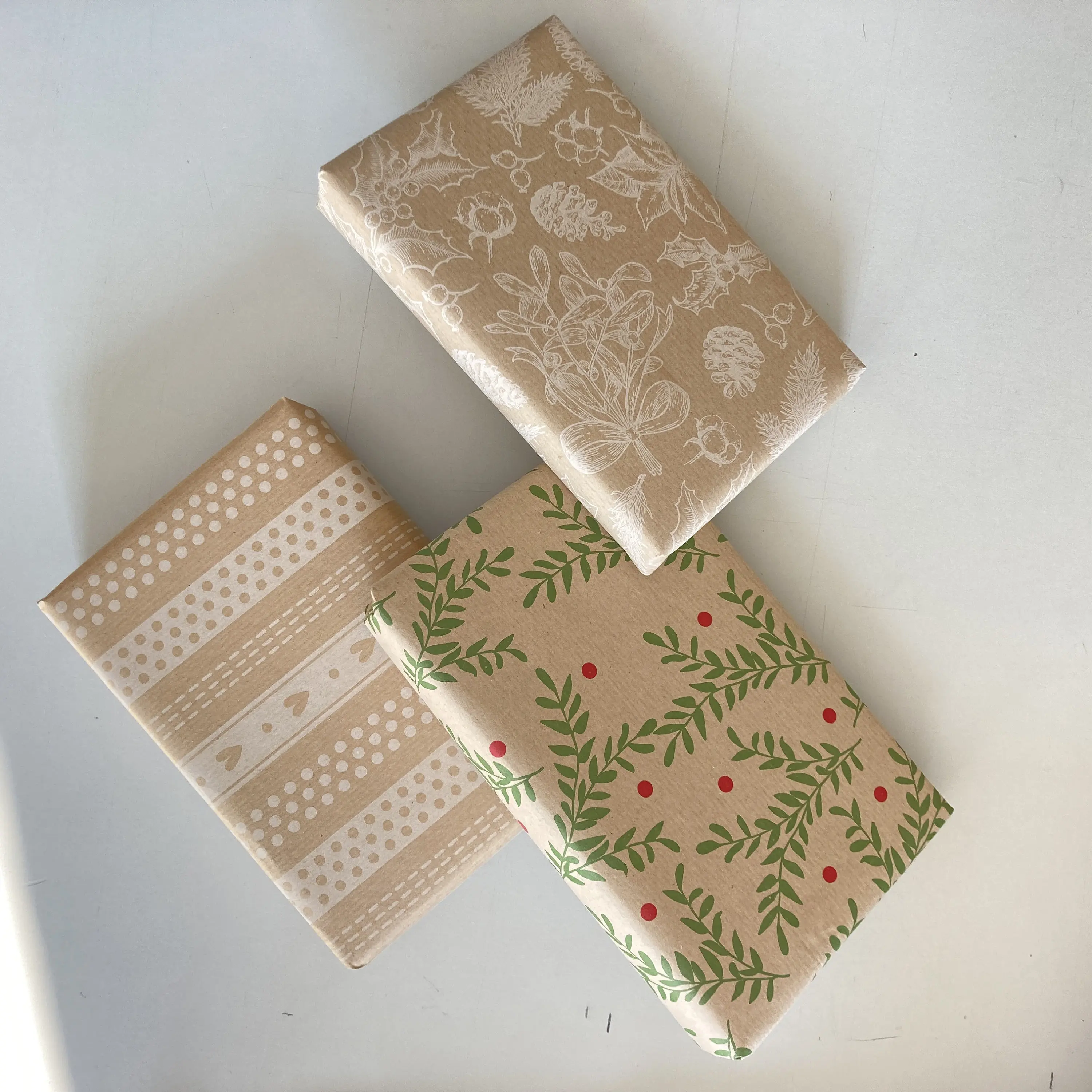 Custom 100% Recycled Luxury Kraft Gift Wrap Christmas Eco Friendly Wrapping Paper Festive Xmas Christmas Wrapping Tissue Paper