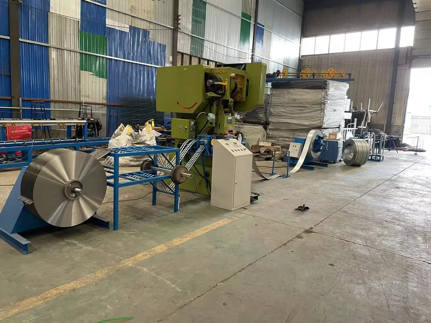 Провод колючая машина для изготовления колючей проволоки делая