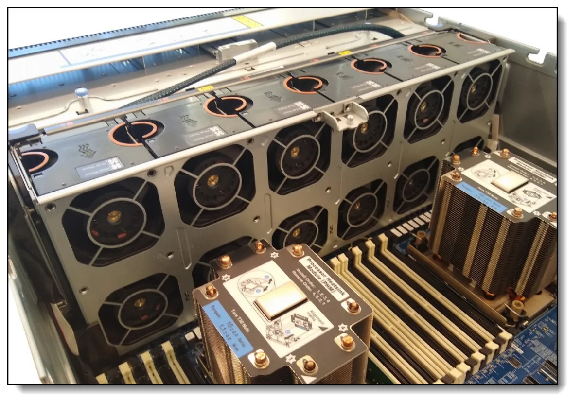 L enovo ThinkSystem SR860 V3 Server In tel Xeon Gold 6416H  Processor up to 24SFF Hard Drive 4U Rack Server