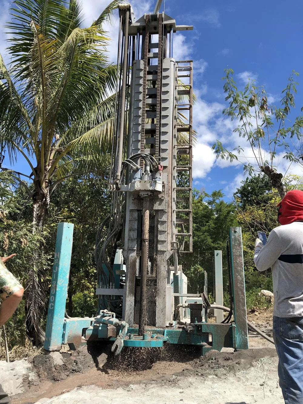 Small portable hydraulic trailer type 200m depth water well drilling rig