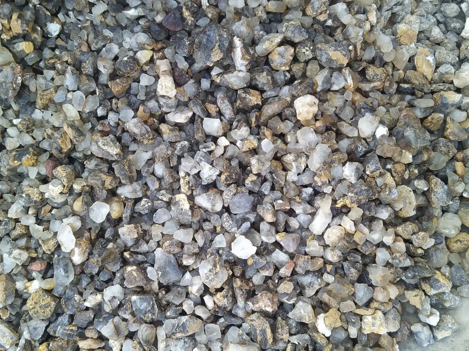 Original Wholesale Raw Natural Colorful Crystals Mineral Specimen Different Shaped Fluorite Flourspar Ore For Multiple Purpose