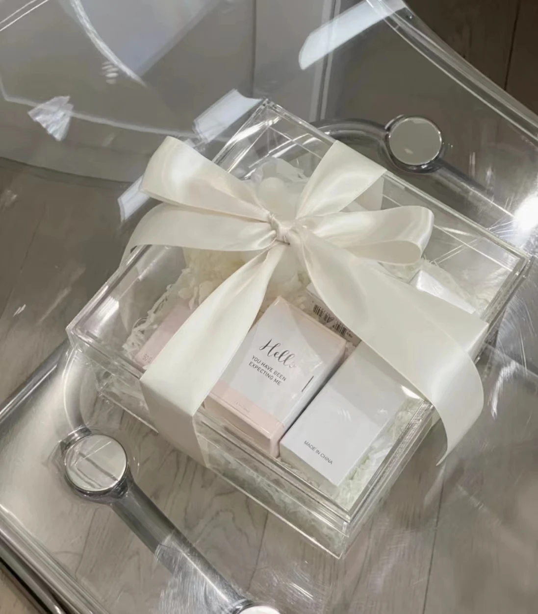 Wholesale Custom Logo Transparent Square Exquisite Acrylic Box Chocolate Candy Perfume Gift Box With Ribbon