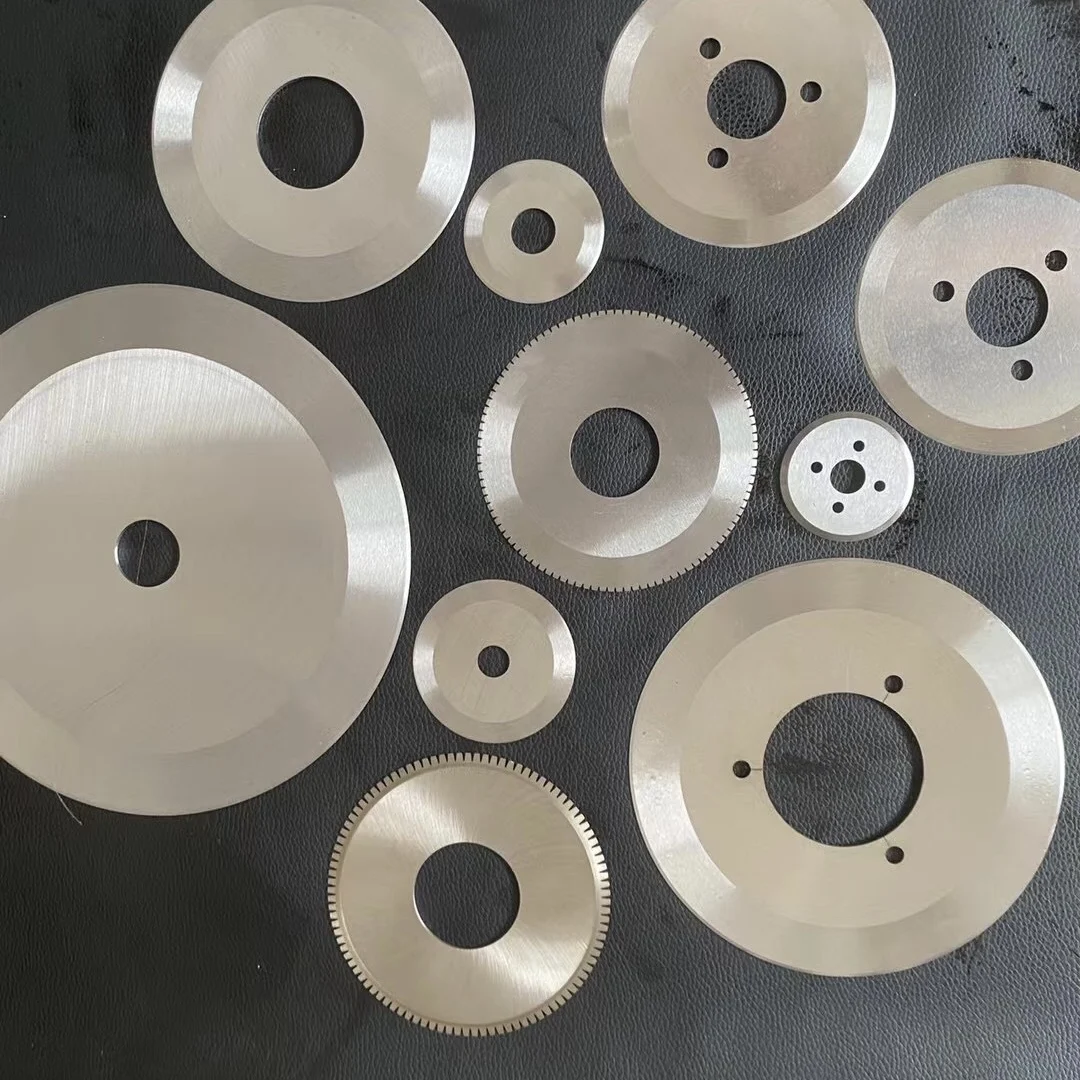 Circular perforating blade for a paper creasing and perforating