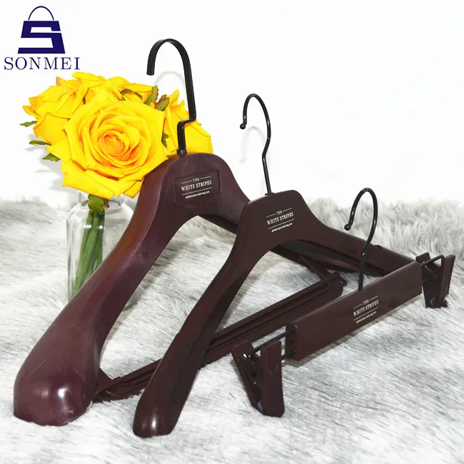 wood like plastic hanger7.jpg
