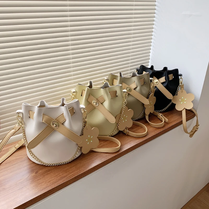 Factory Wholesale Handbags 2022 young lady new fashion hand bags popular design purses for women