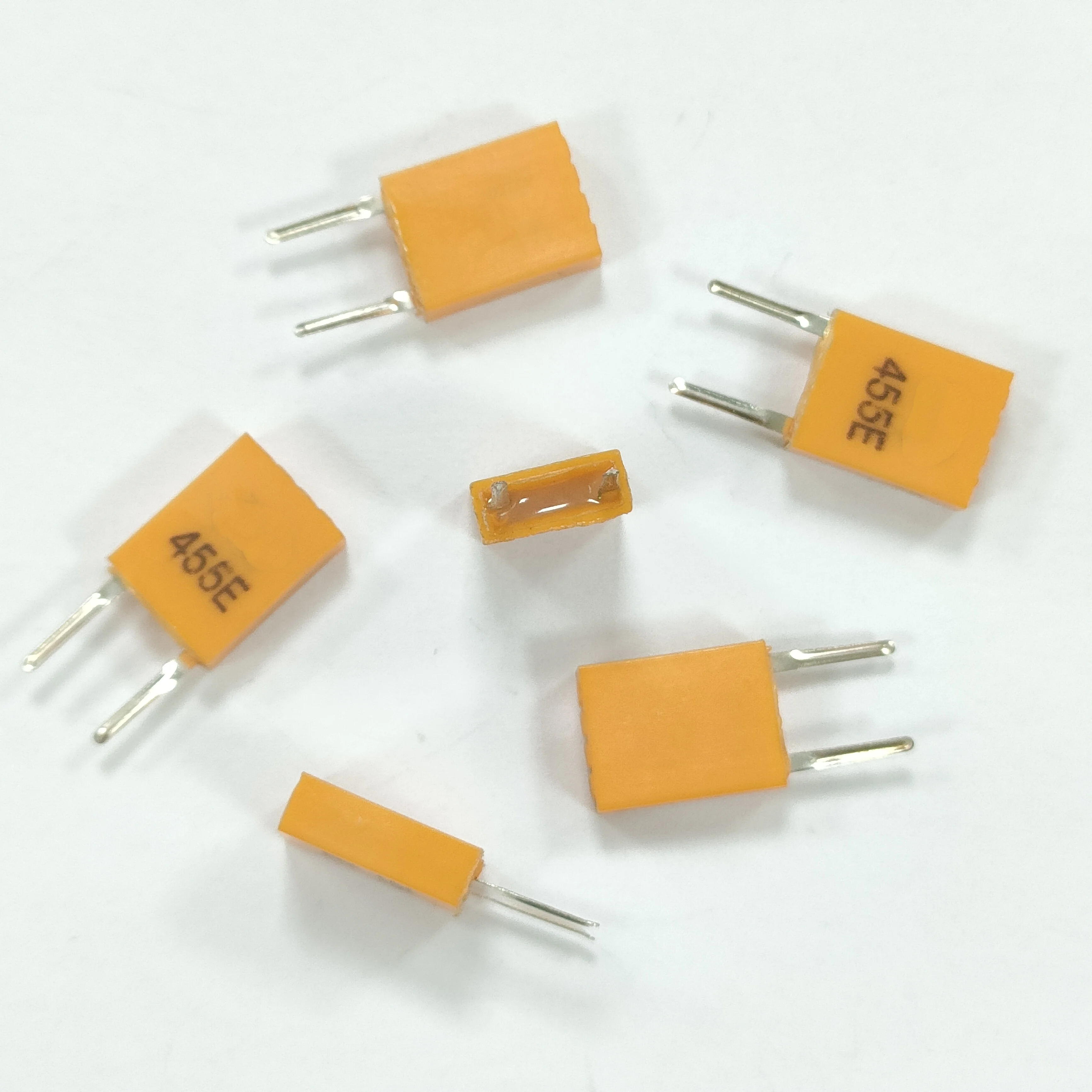 Resonators CRB455E / ZTB455E 455kHz Ceramic Resonator 0.3% -20C ~ 80C Through Hole