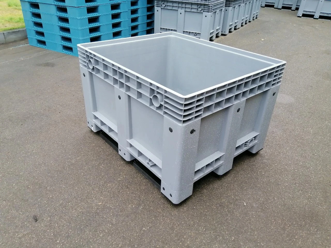 Factory wholesale1200x1000x770 mm Heavy-Duty reusable Auto Parts Storage Container Rigid Plastic Solid Side Pallet Tote Bin Box