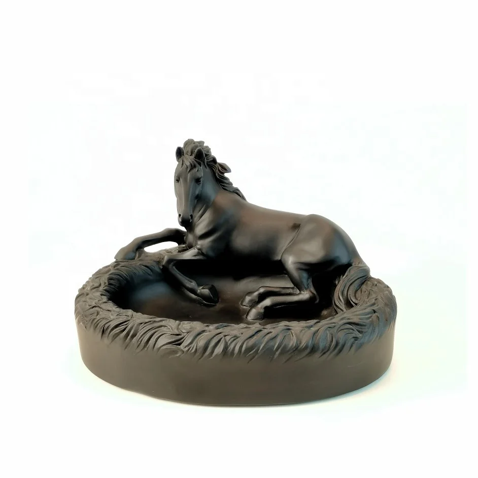 2023 luxury  style business gift  artificial   horse ashtray crystal cigar  ashtray decorative for home  hotel office ornament