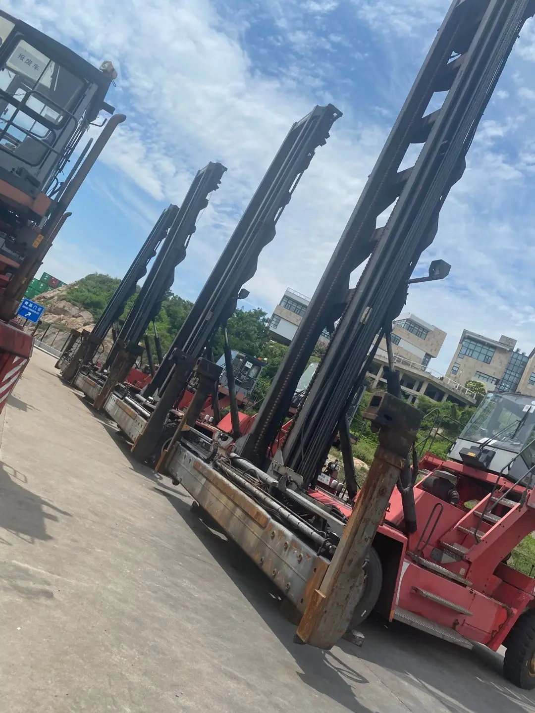 Подержанное пустое устройство обработки контейнеров марки kalmar вспомогательное оборудование для материалов