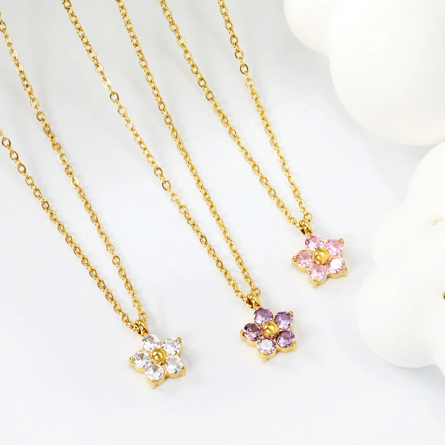 Wholesale Crystal fashion jewelry necklaces Korea Style Stainless Steel 18K Gold Plated Zircon Tiny Flower Necklace For Women