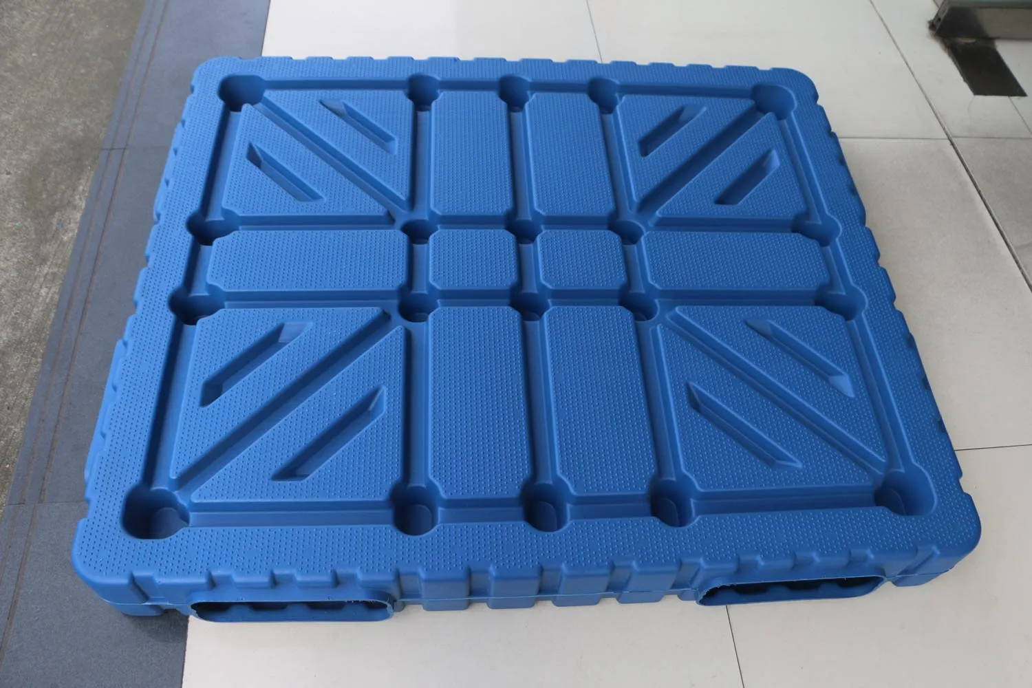 NEXARA 1311 1300*1100*150mm Euro Plastic Pallets for Warehouse Storage and Transportation One-piece Blow Molding
