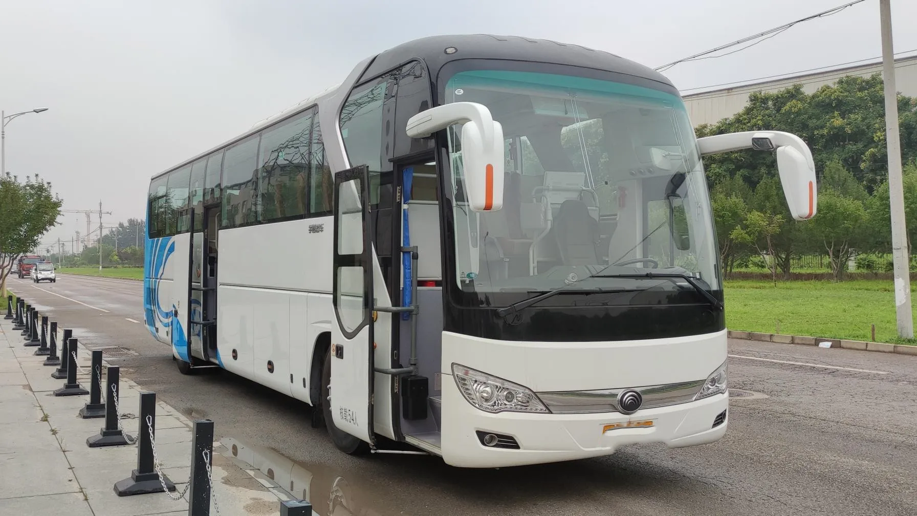 Б/у роскошный автобус Yutong 2 + раскладка на 54 места пассажирский задний двигатель