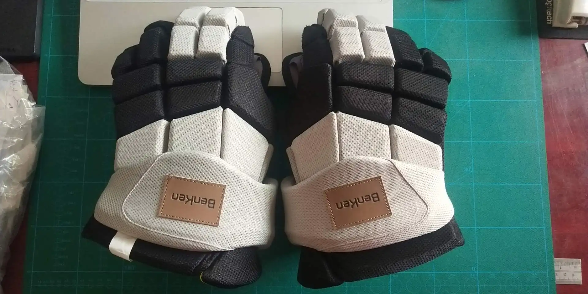 Professional Style Youth Ice Hockey Gloves Gear Sports Equipment for Lacrosse & Ice Hockey