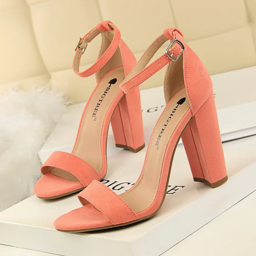 Bigtree Tacon Zapatos Mayorista/летние пикантные босоножки из лакированной кожи с открытым носком; Женские туфли на массивном квадратном
