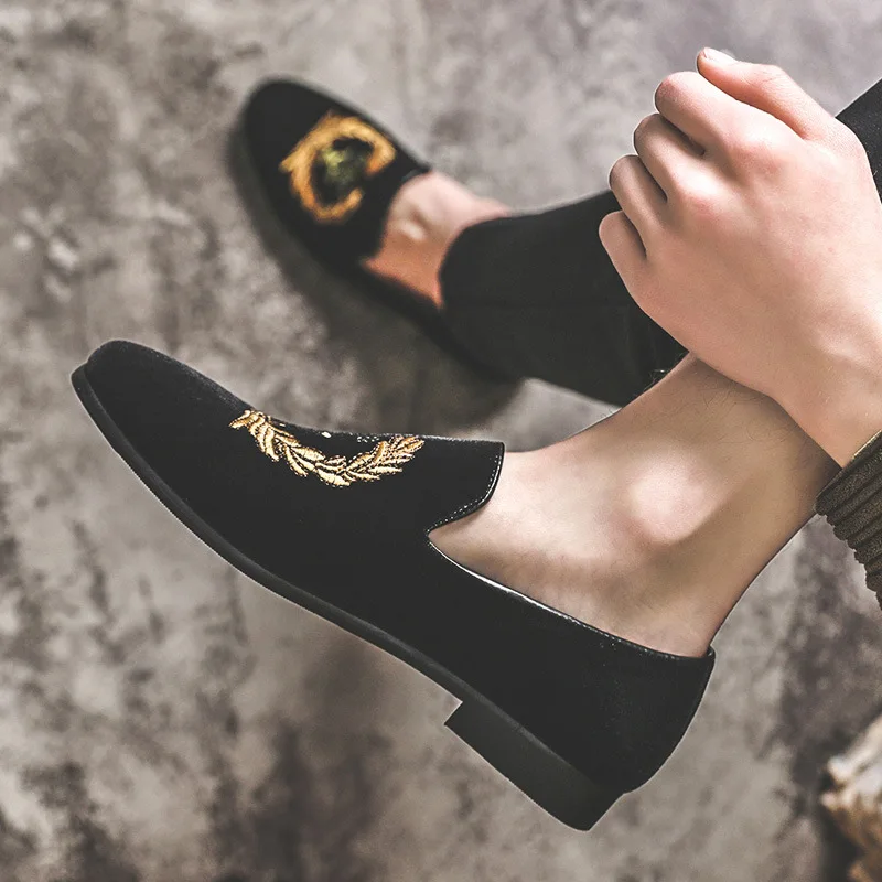 
Mens fashion velvet loafers pointed toe slip on flat casual shoes driving mocassin red bottom shoes 