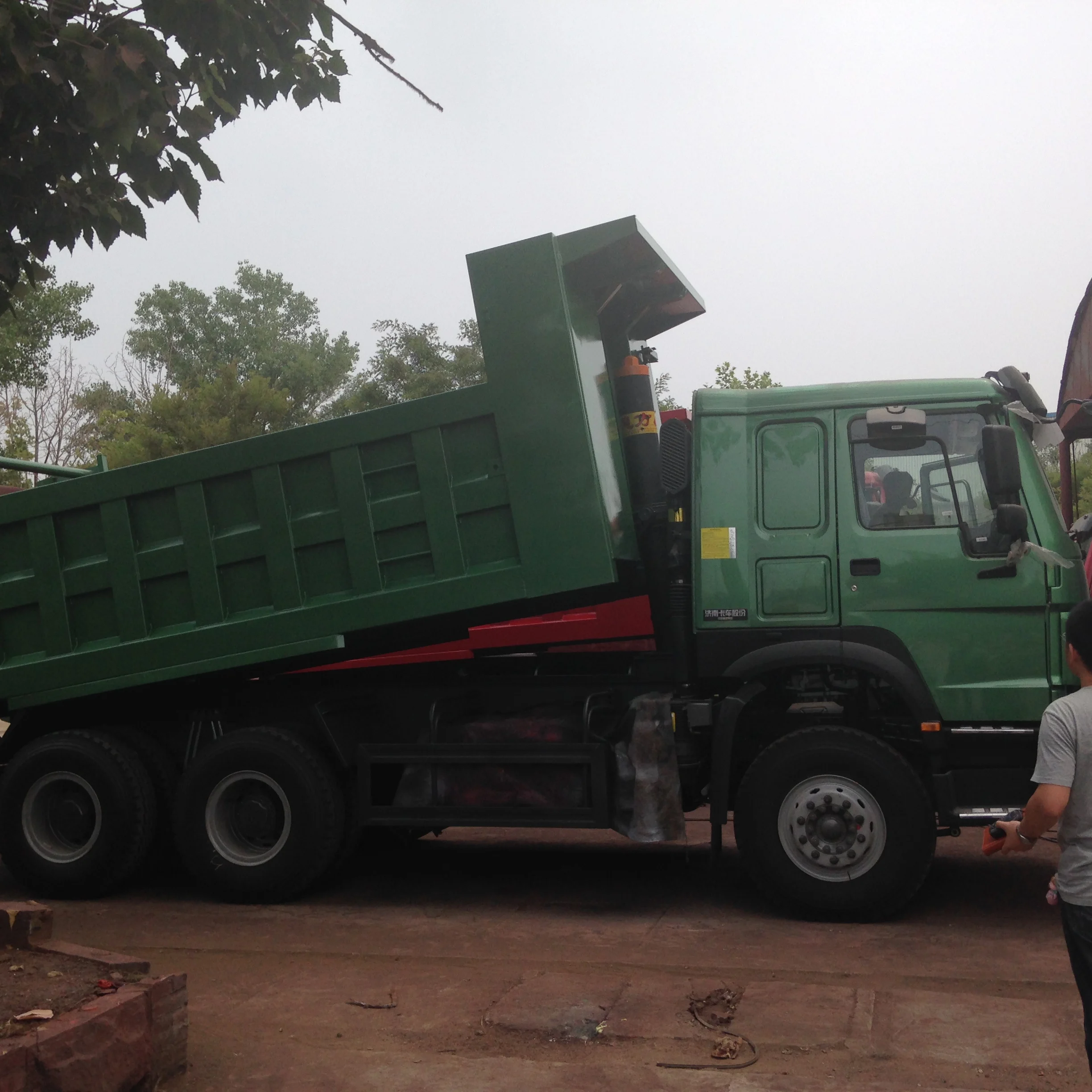 SINOTRUK HOWO 6*4 Tipper Dumper Truck Dump Truck 375 hp used truck euro 3