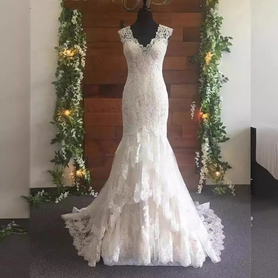AL1808 2021 Elegant A-Line Bohemian Beach Wedding Dress Backless V Neck Lace Gown Sweep Train Short Sleeve Modern Bride Gowns