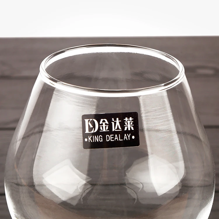 A hot seller of transparent stilts, a classic red wine glass and brandy glass