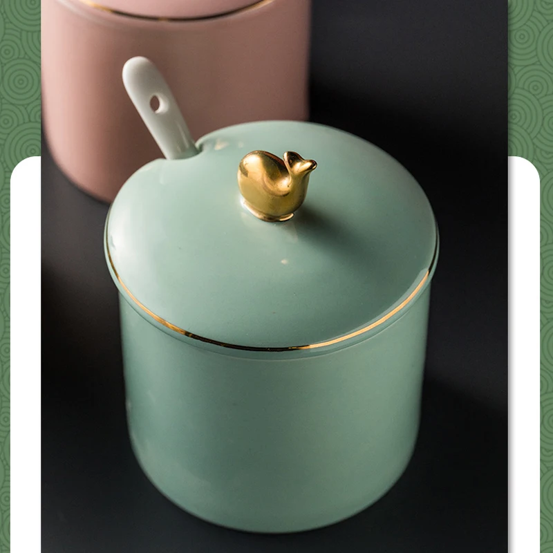 Porcelain Gold Design Kitchen Storage Bottles with Lid Tank Set Salt Shaker Sugar Bowl Spice Jar Set