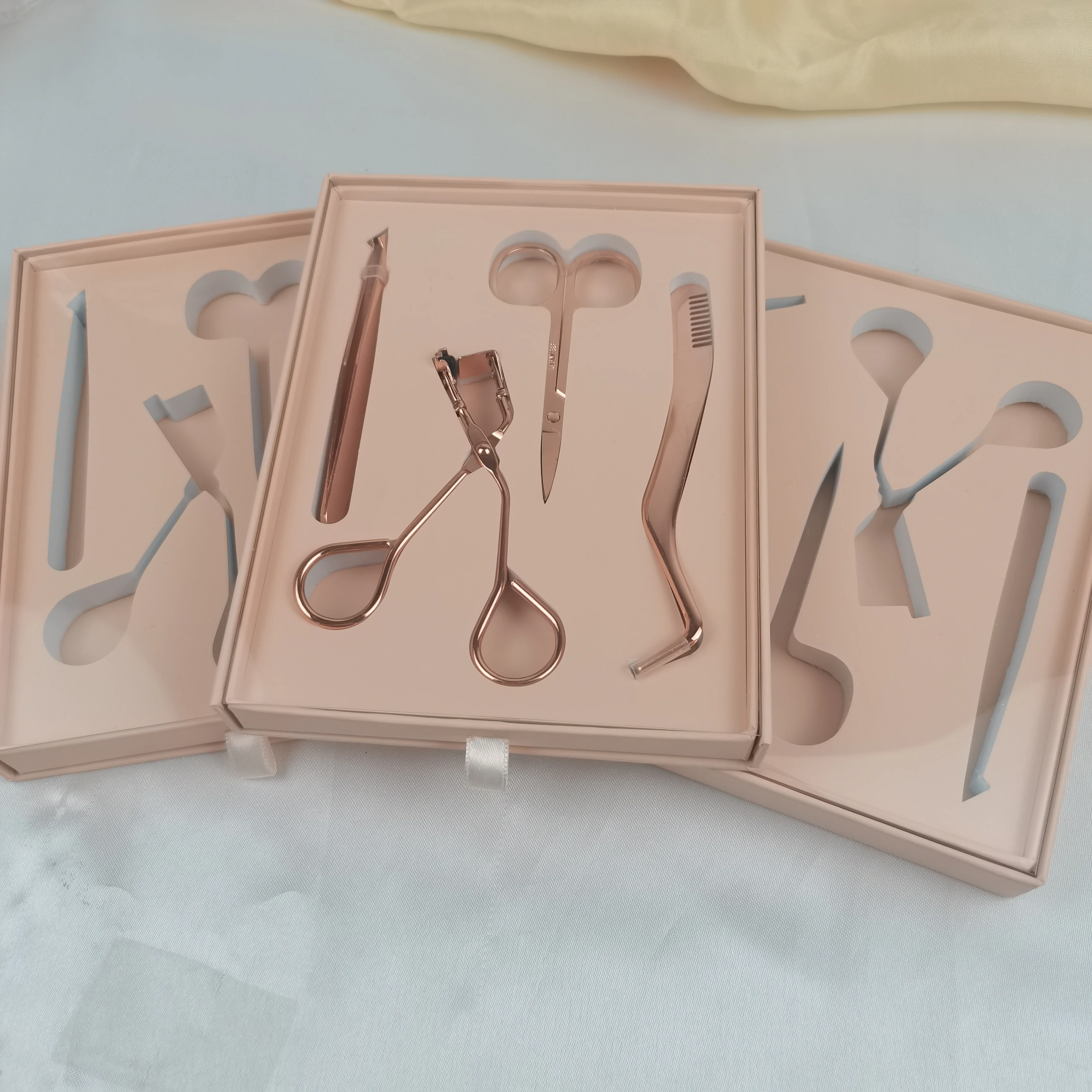 S2 инструменты для макияжа из розового золота щипцы для завивки ресниц Пинцет маленькие ножницы набор из четырех частей накладные ресницы и инструменты оптом
