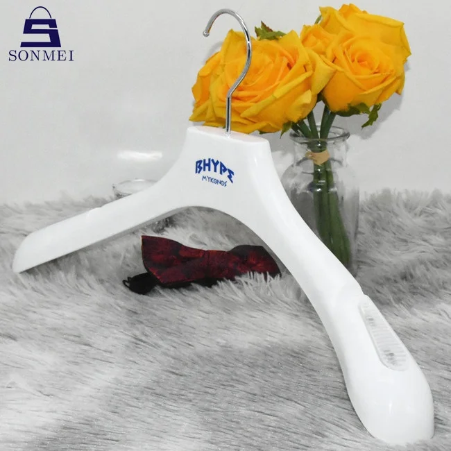 Top quality durable luxury wood imitate gold hook plastic coat hanger