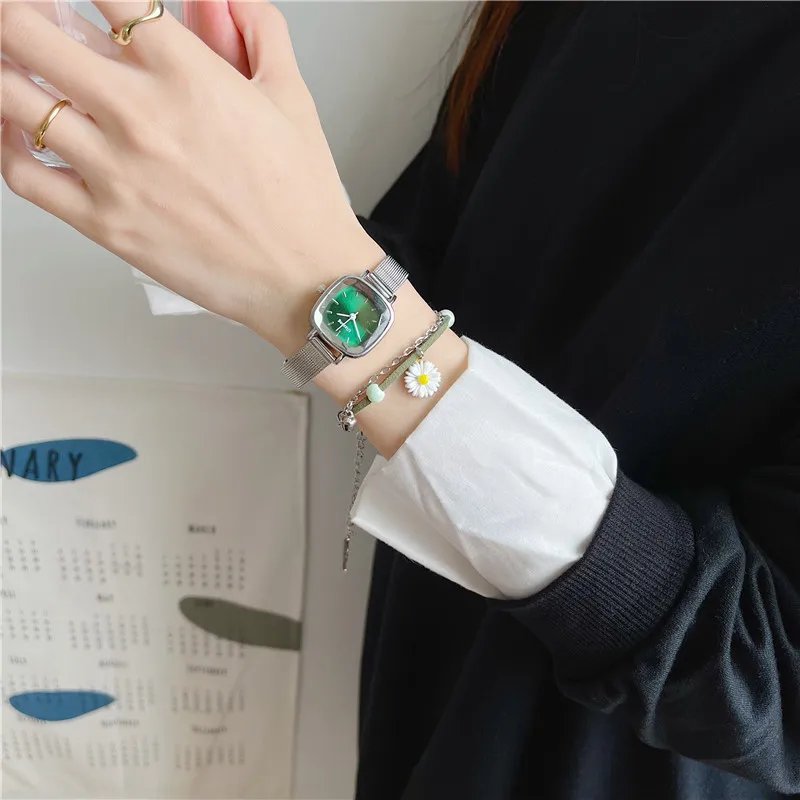 2024 Fashion Square Golden Woman Watch Casual Mesh Strap Design Women Quartz Wrist watches Luxury Ladies