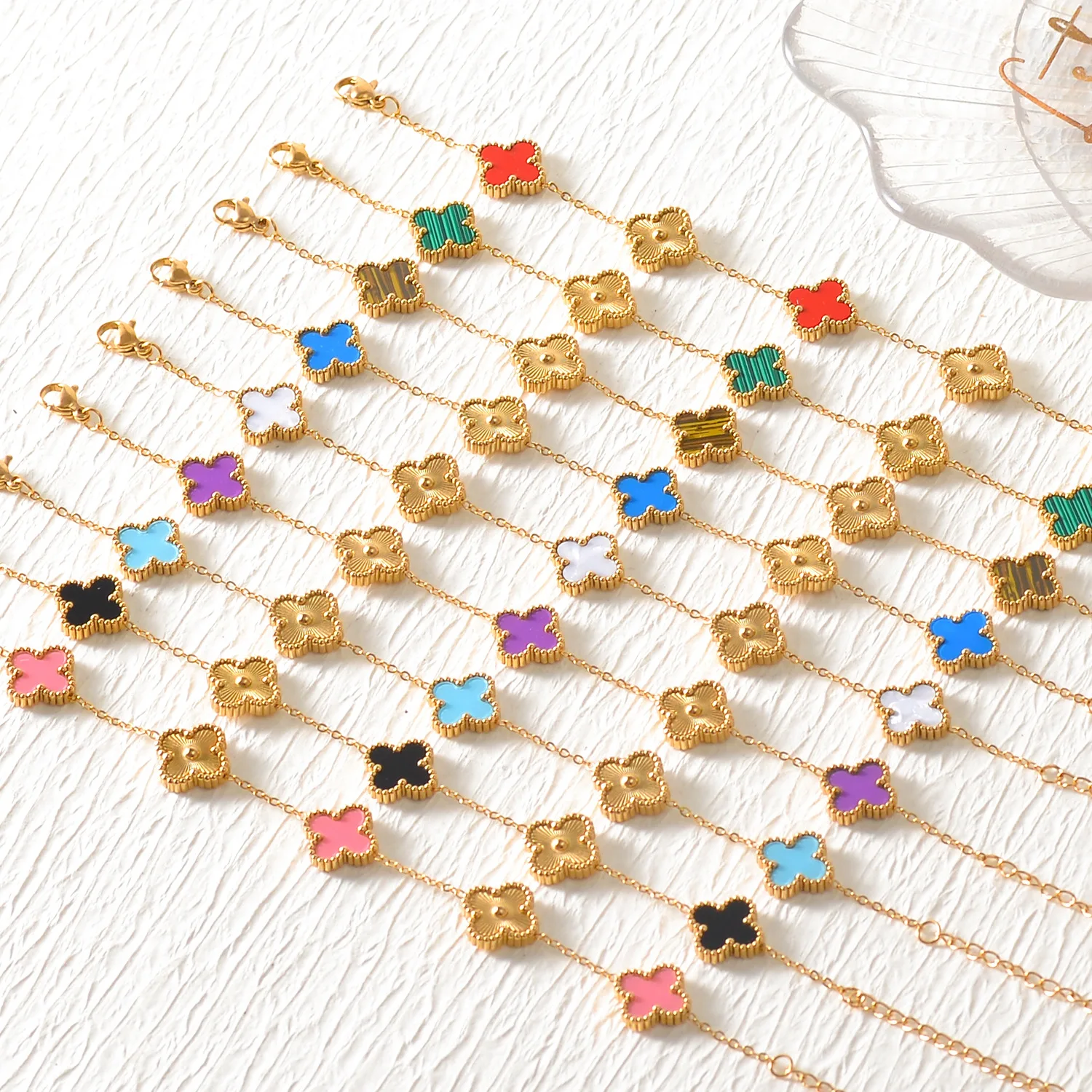 Women Girls Lucky Charm Luxury 18K Gold Plated Steel Five Flower Bracelet Red Agate Mother Shell Lucky Four Leaf Clover Bracelet