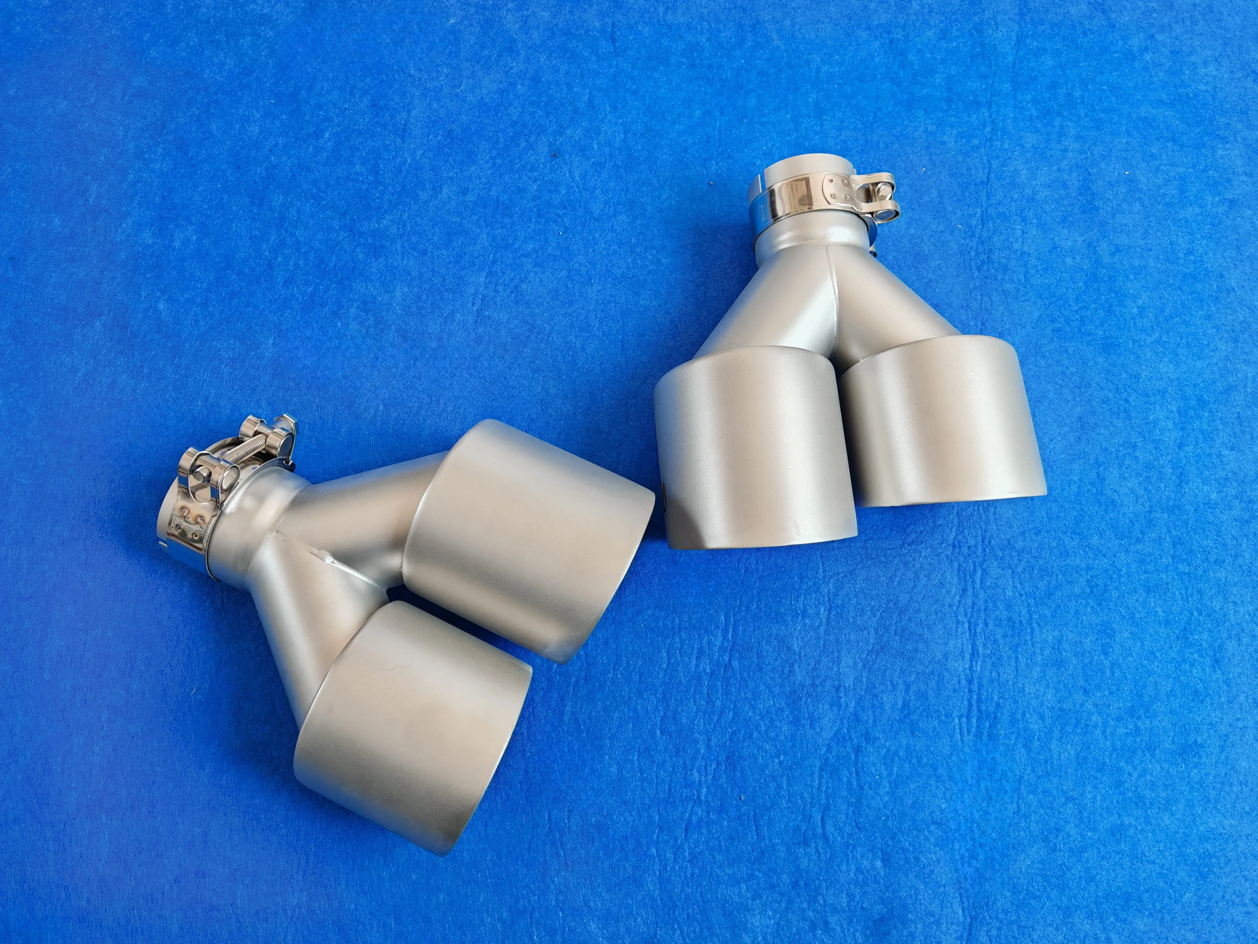 High Quality China Factory Direct Sales Dual Outlet Car Tail Throat Muffler Frosted Tips With Ak Logo For Bmw