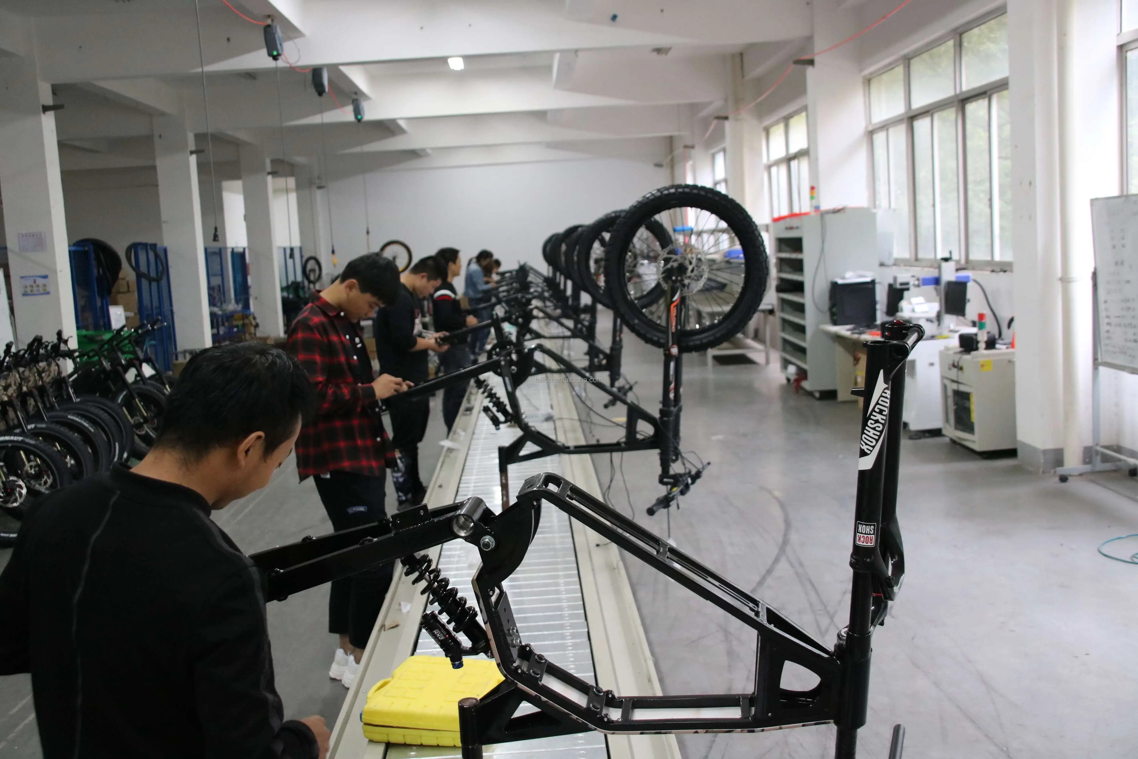 Ready to Ship 2024 Fast Ebike 15000W 84V Electric Bicycle sur ron with QS Motor