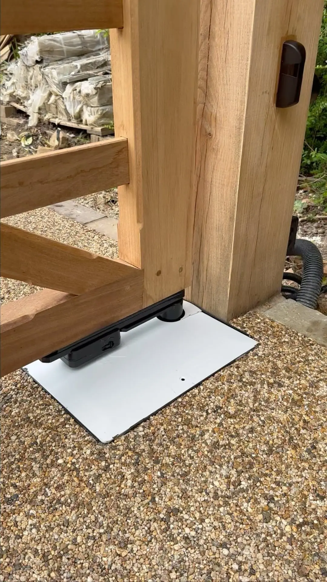 Really durable sliding electric gate for house