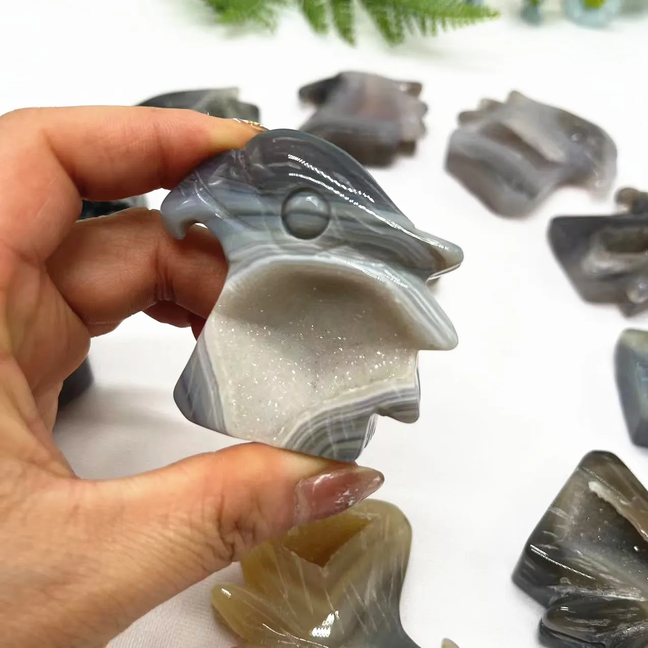 Wholesale Bulk Small Hand Carved Geode Agate Eagle Healing Crystal Carving Crystal Animal