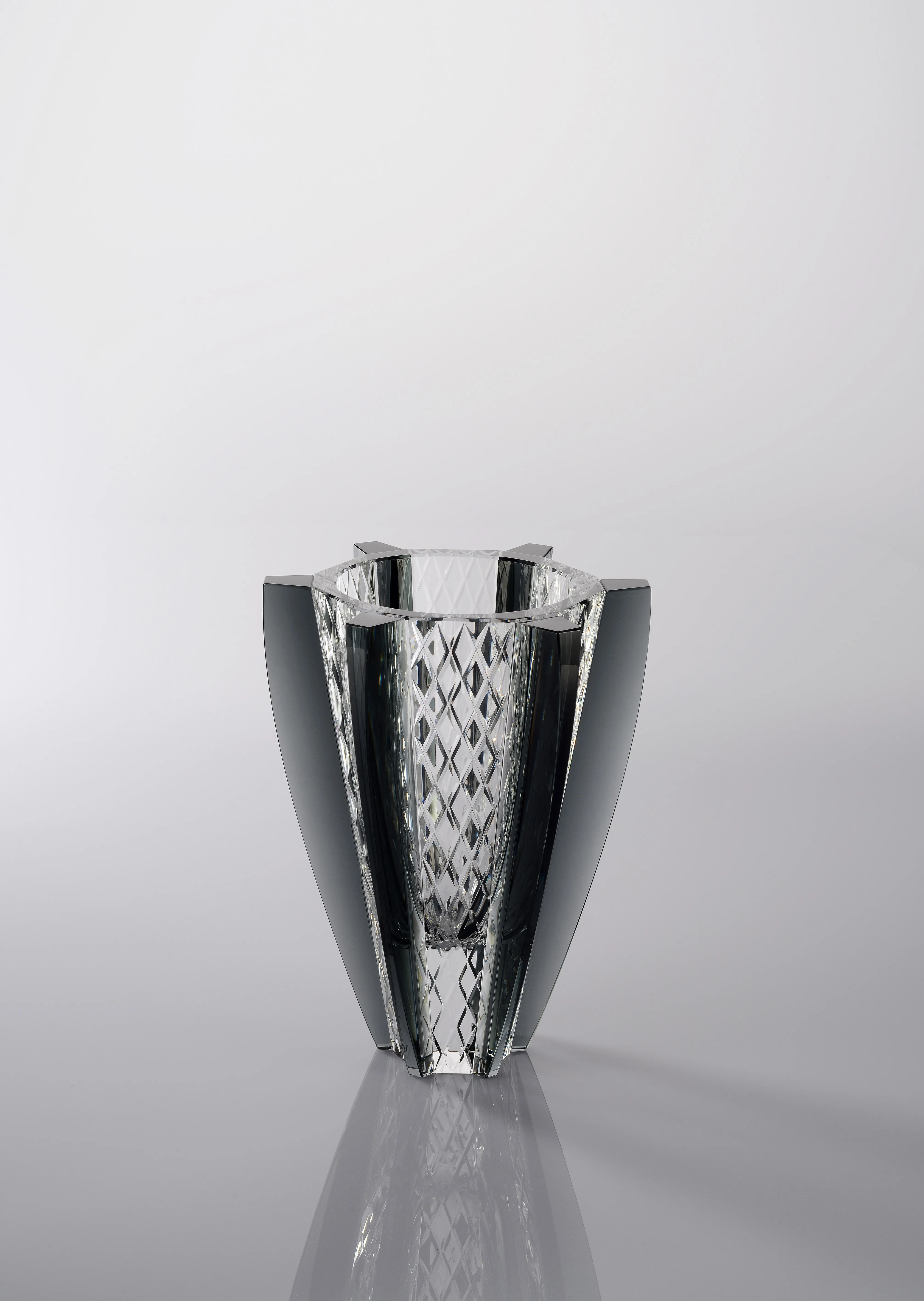 New design grey vases European Style Transparent bohemian crystal vase for home decor