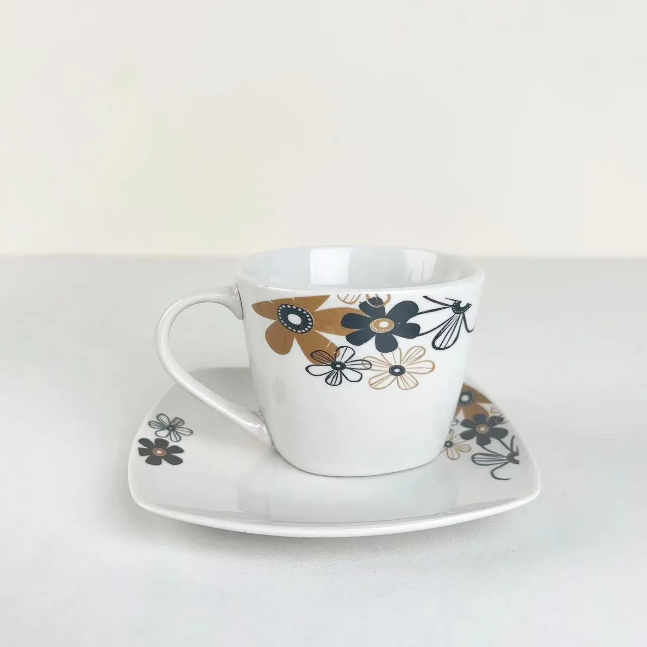 china Factory Personalized Restaurant Home Tableware Dinner Set Ceramic Fine Porcelain 24 pieces Flower Dinnerware Set For 6