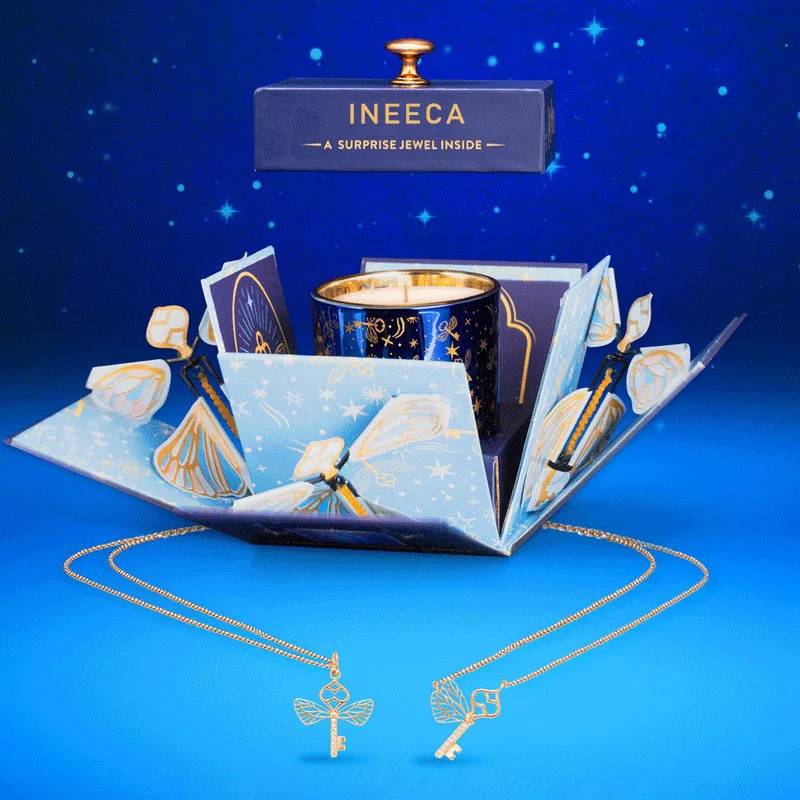 Коробка-сюрприз с изображением летающей бабочки