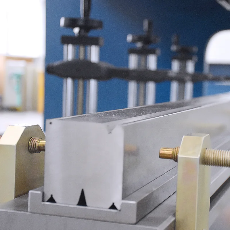 China Factory Price Hydraulic CNC Sheet Metal Bending Machine