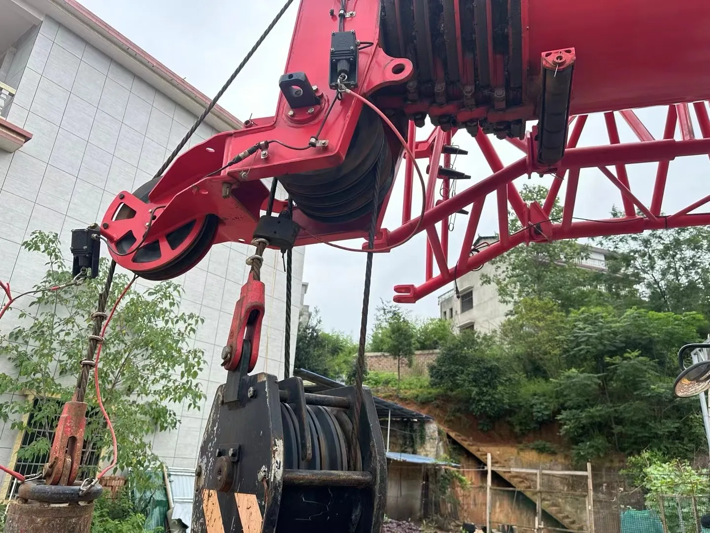 SANY STC300 Mobile Mounted Truck Crane 75tons 50tons 25tons 90% New Condition 30 Ton Rated Loading Capacity Engine Pump Motor