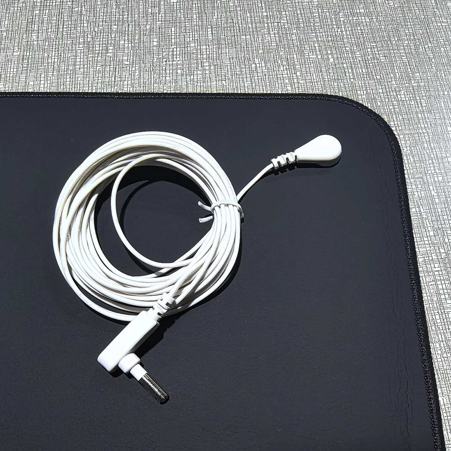 Grounding Mat With Tester, Ground Earthing Carbon Fiber Flexible Pad, EMF Protection Multi-Use Mat Present, 40X60cm