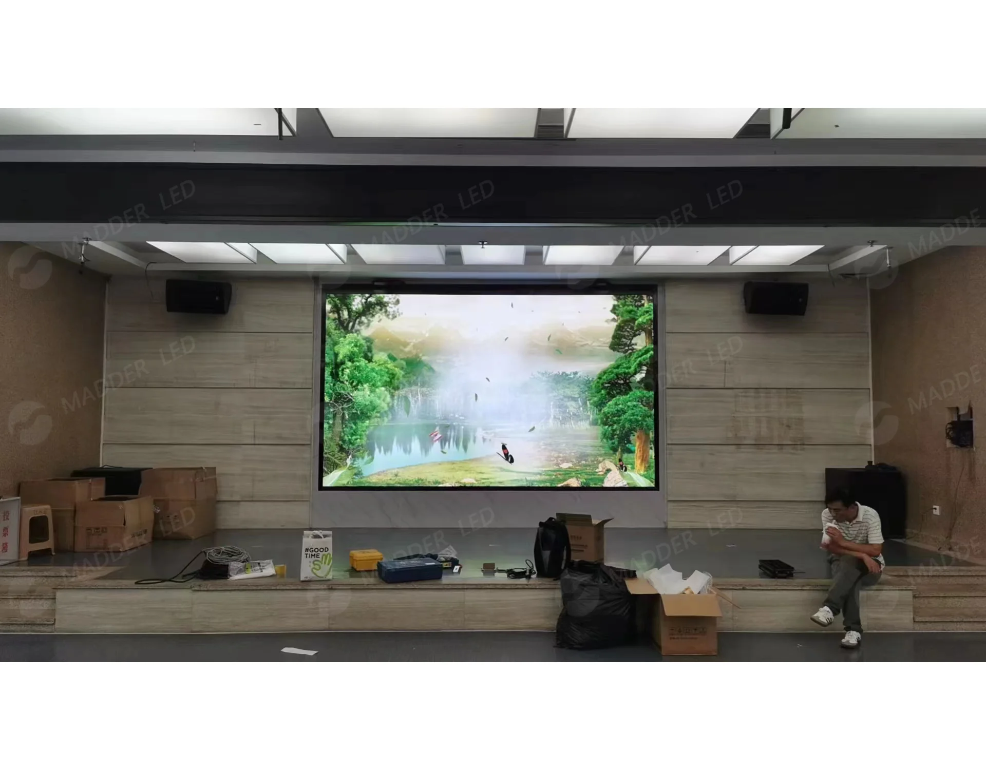 4K HD LED Video Wall Display Indoor Advertising 2.5mm Pixel Pitch Stage Parties Private Movie Screenings Use Retail Stores Cars