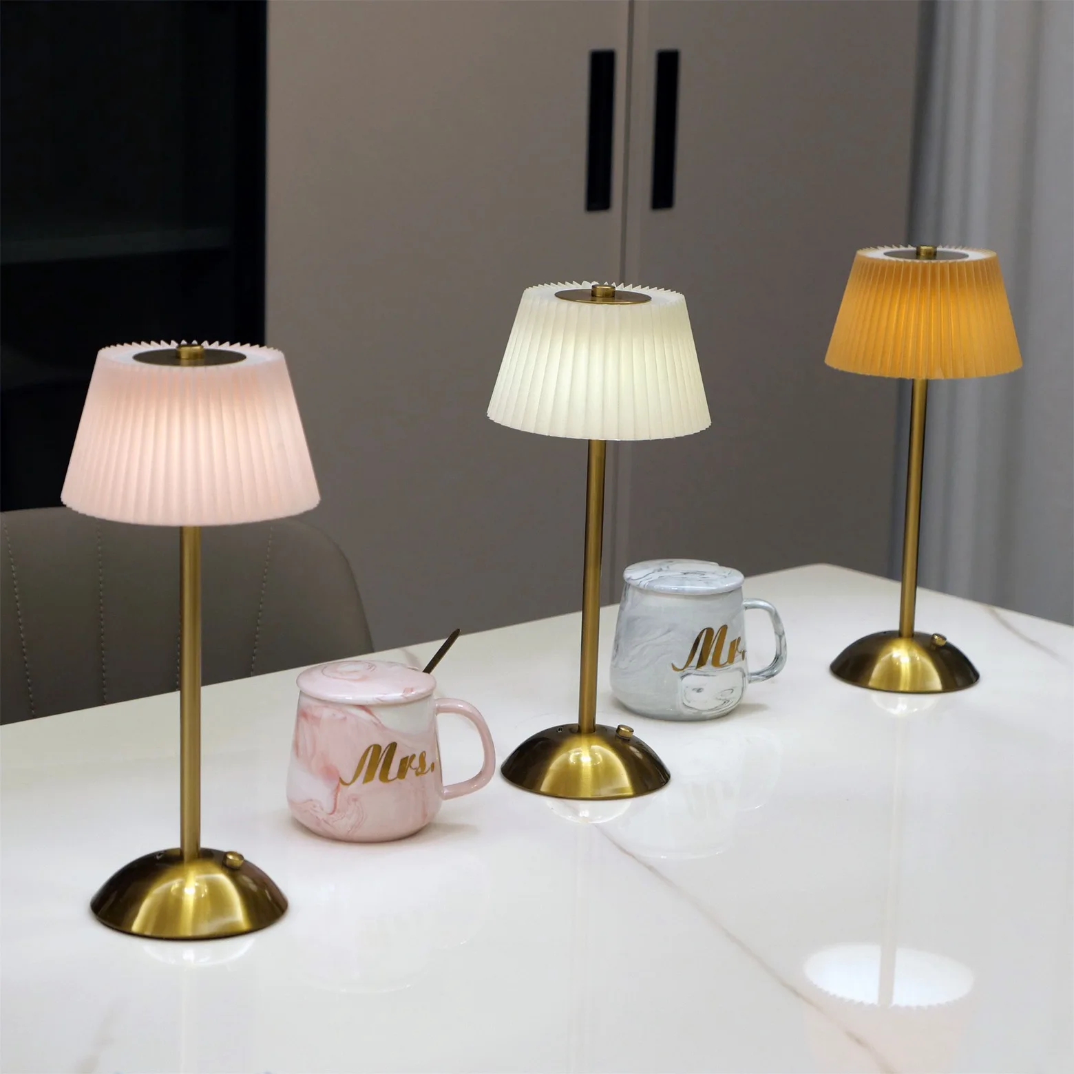 Creative USB 5V DC Dimmable Table Lamp For Desk Bedside Desk Decor Bar Night Light Holiday Party Gift Hotel