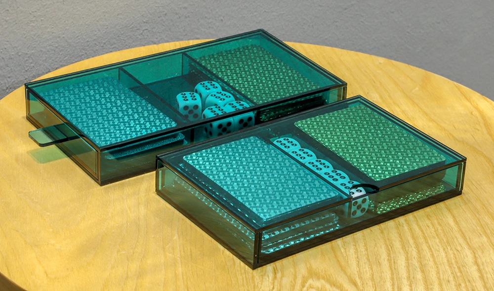 Manufacturer Custom Acrylic Game Set Lucite Poker Game Playing Card Chip Game Set With Acrylic Box