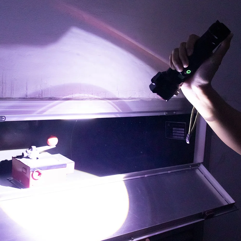 Rechargeable safety hammer LED torch light escape rescue car emergency lamp outdoor flashlight torch