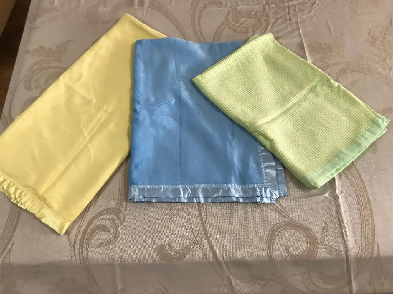 Soft and Comfortable 100% Silk Fleece Blanket