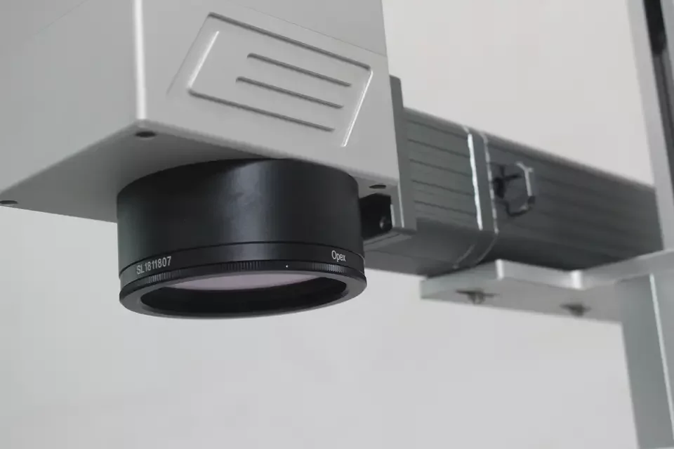 TIPTOPLASER fiber flying laser marking machine 20w 30w 50w 100w 3d metal optical fiber laser marking machine