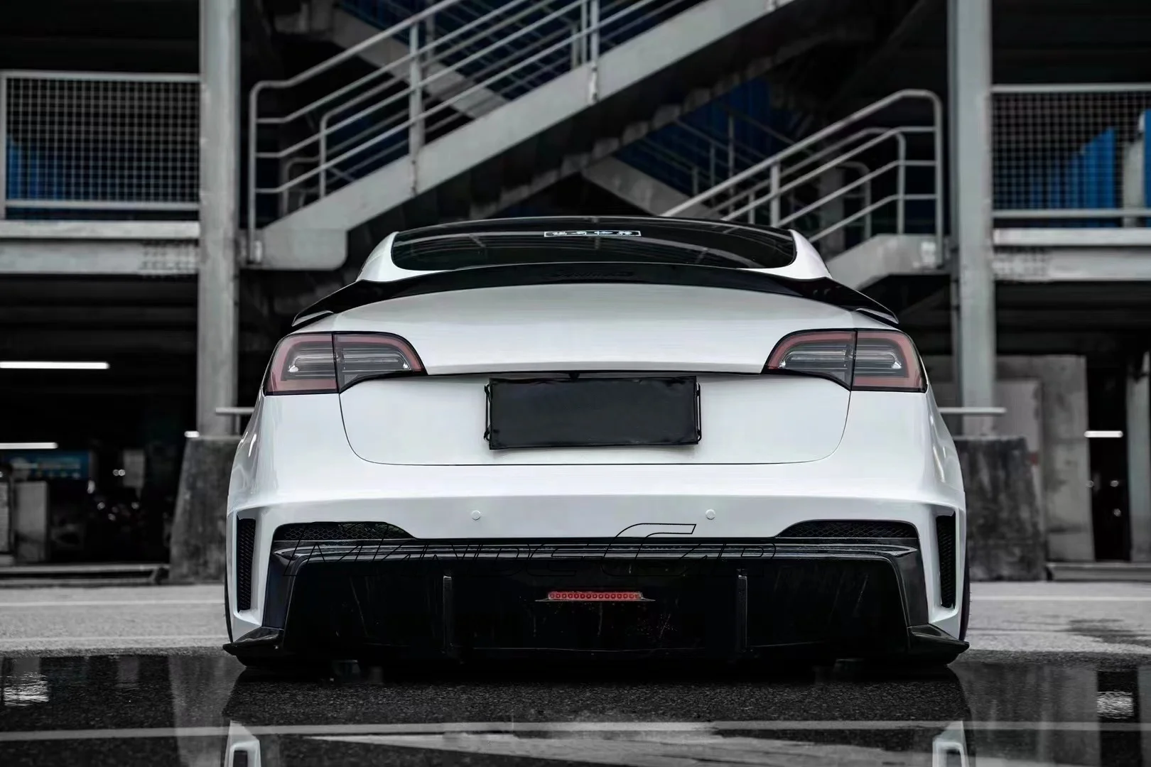 Auto Car Front Bumper Side Skirt Rear Bumper Body Kits for Tesla Model 3 Fiber Glass Carbon Fiber Material Accessories