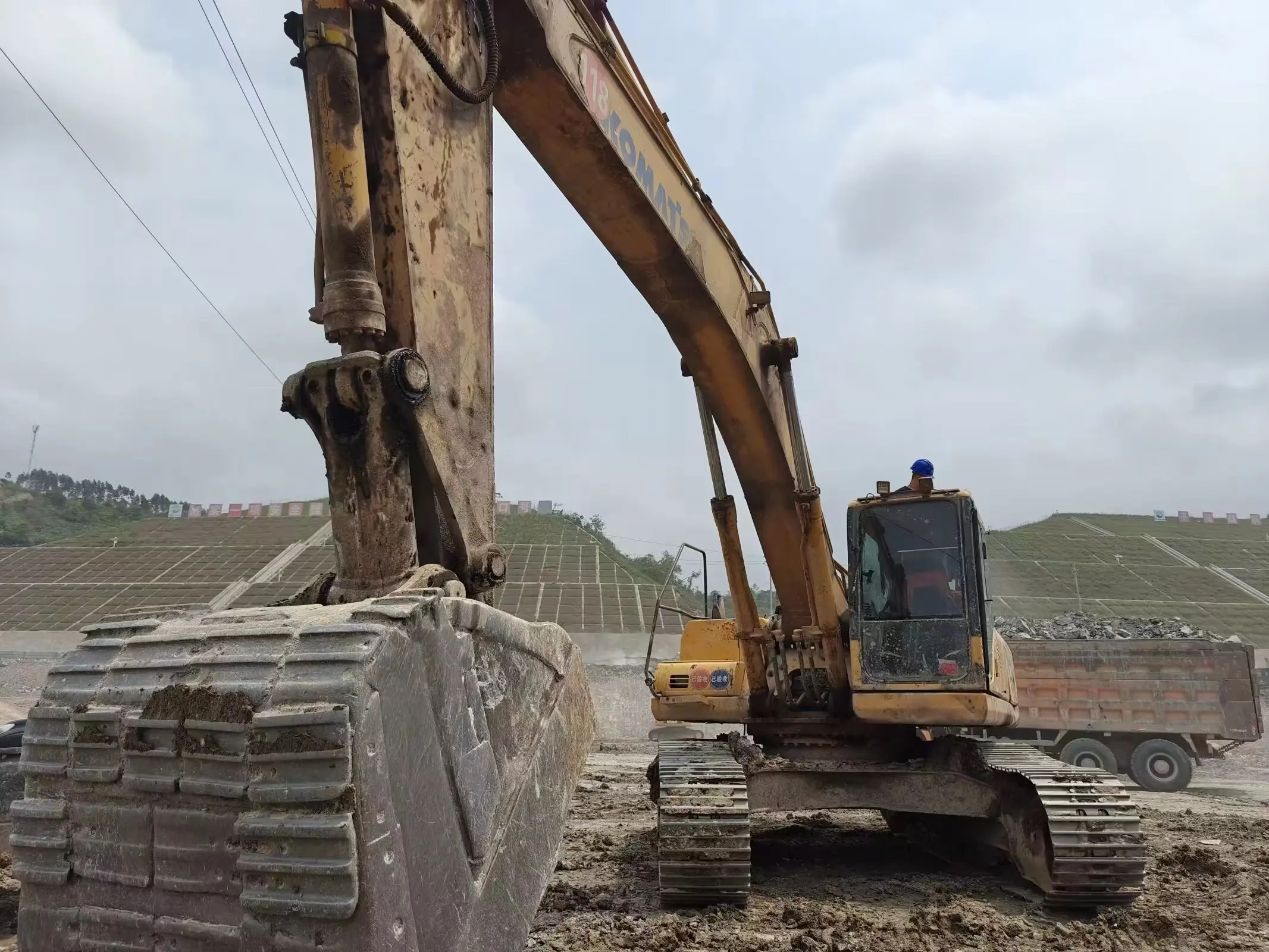Дешевый б/у PC300-7 гусеничный экскаватор KOMATSU инженерная строительная техника подержанный для продажи