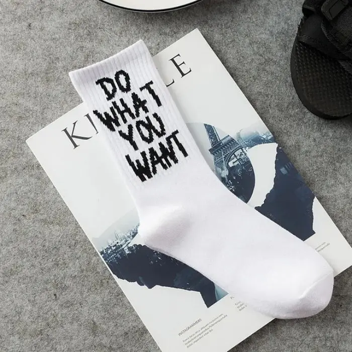 Wholesales Funny Letter Korea Hip-hop Street Skate Socks Hosiery Women High Quality Black white casual Cotton Short Socks