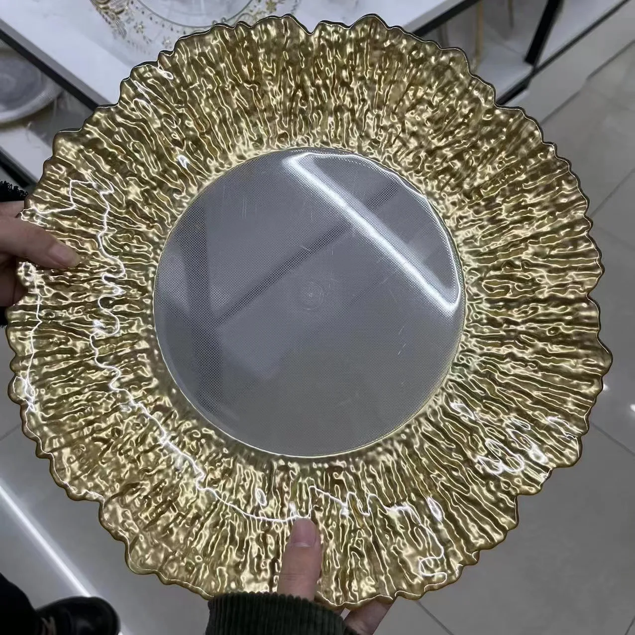 YOUYIZUO Gold rimmed Luxury  Plastic Luxury Birthday Party Plates Glass Charger Plates Wedding Silver For  Restaurant Hotel