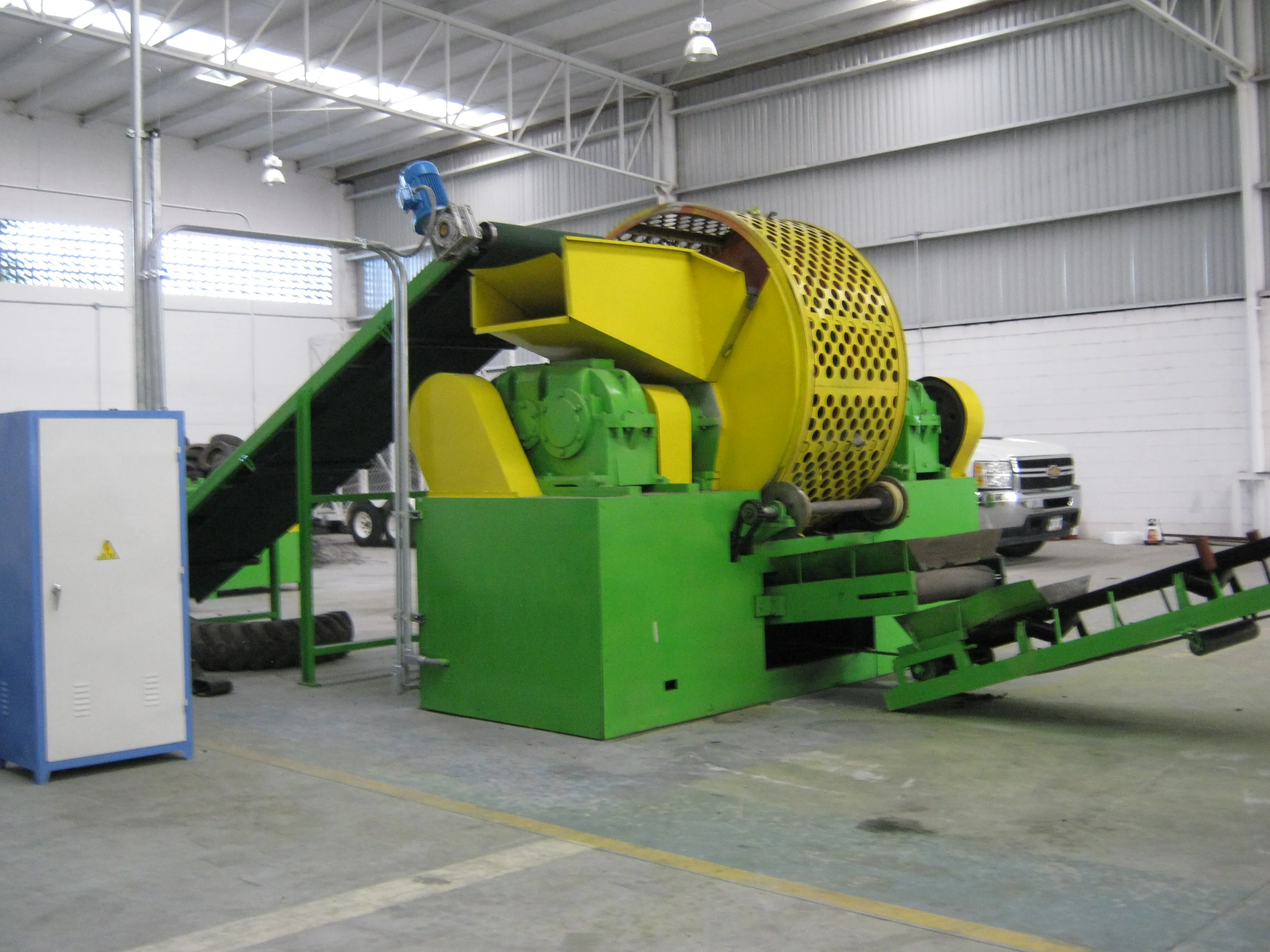 used tyre cut into pieces Whole Used Tire Cutting Machine / Waste Radil Tire Cutter