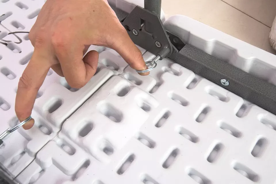 6FT White Plastic Fold in half Bench Outdoor Garden Portable Benches